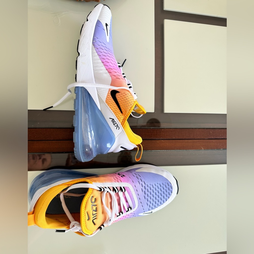 Nike Air 270 Women’s size 10.5. Like new.